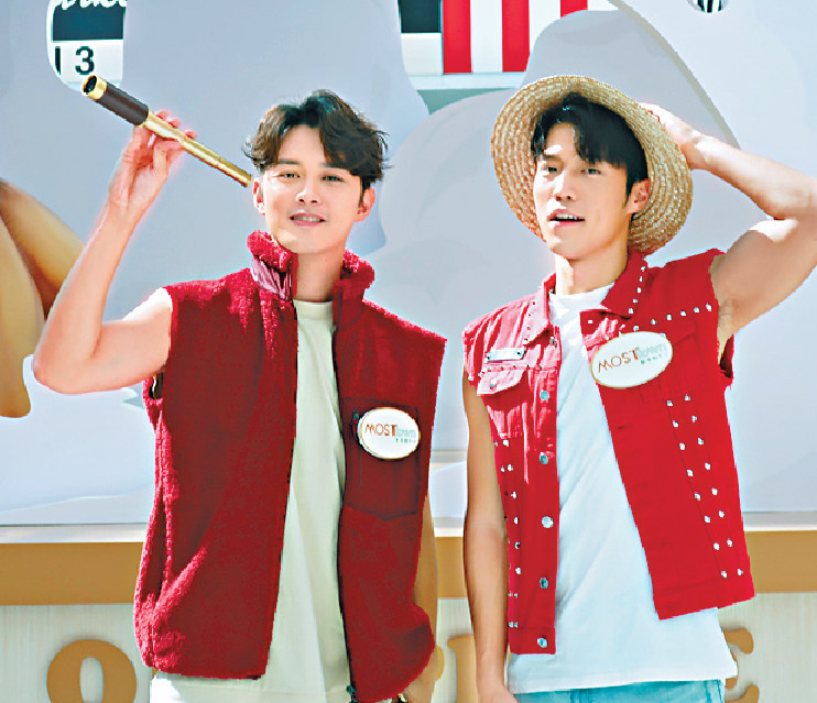 ■何廣沛（左）與丁子朗出席聖誕活動。
