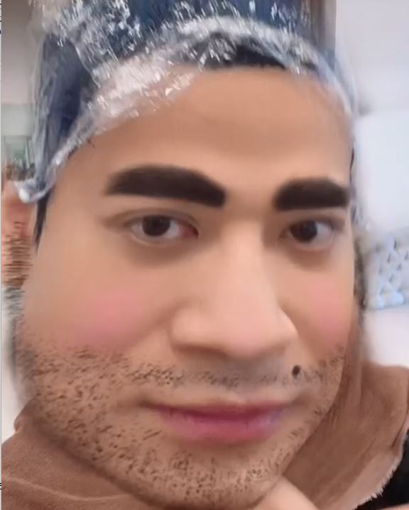 粗眉鬍鬚麻甩佬。