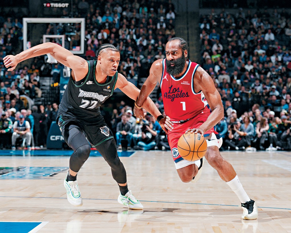 哈登(右)未能在里程碑贏波。