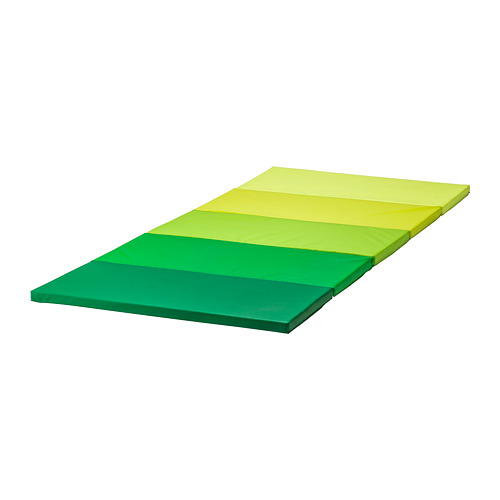 「Ikea」的「PLUFSIG 摺疊式體操墊綠色」。官網圖片