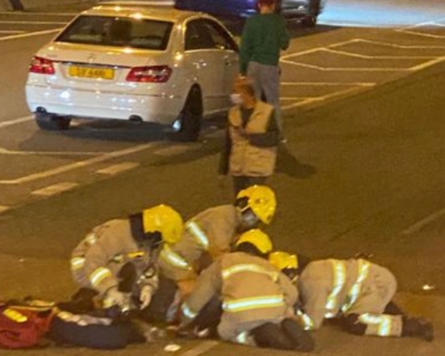 47歲陳姓男鐵騎被拋出車外，倒卧於馬路，附近駕駛人士隨即報警。網上圖片