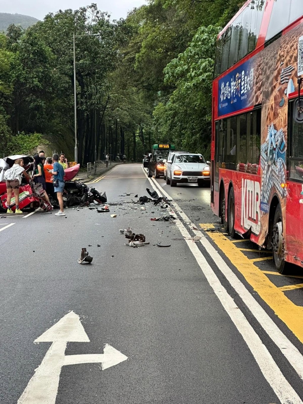 巴士車身受損。FB:香港公共交通智庫 巴士車身受損。FB:香港公共交通智庫