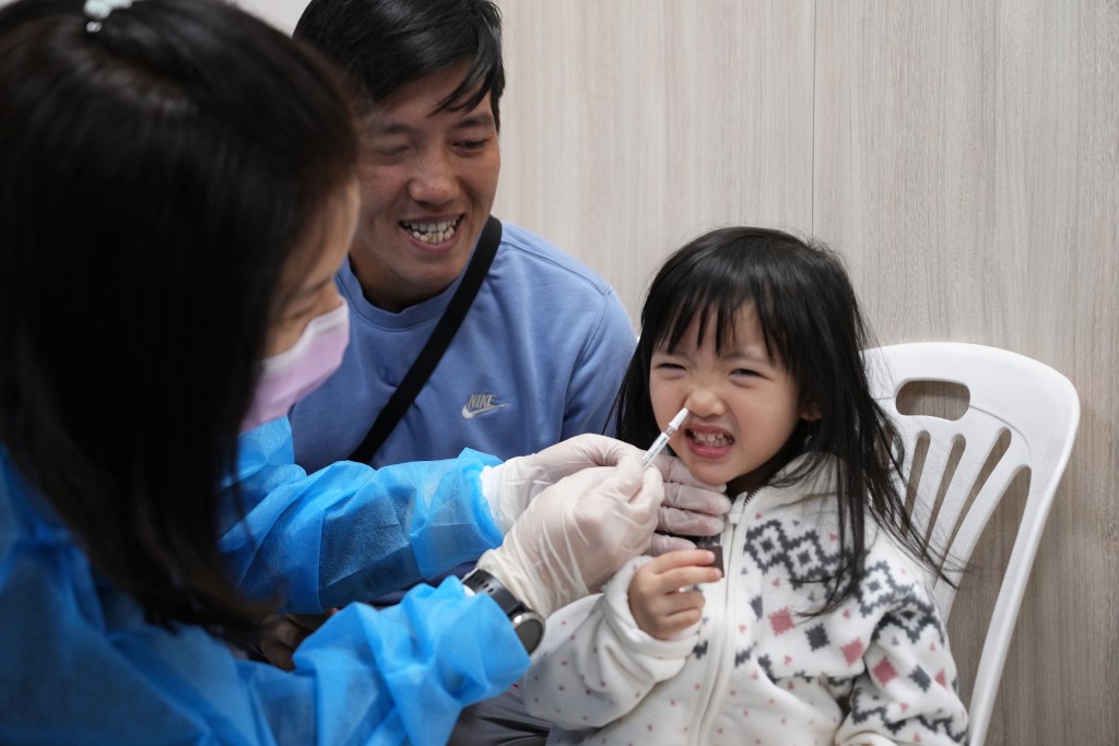 盧先生希望接種疫苗後，女兒即使感染流感也能減輕病徵。蘇正謙攝