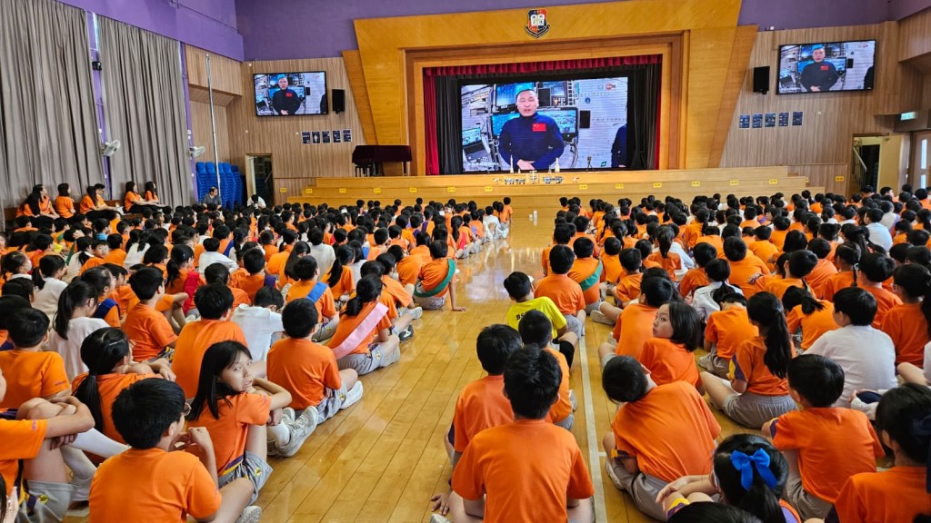 全校師生一起參與「天宮課堂」。(圖片來源:浸信會沙田圍呂明才小學) 全校師生一起參與「天宮課堂」。(圖片來源:浸信會沙田圍呂明才小學)