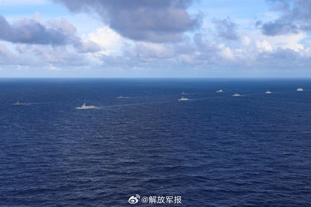 參加聯合演習的中俄海上艦艇編隊17日完成全部預定課目演練，在廣東湛江附近某海域舉行分航儀式。新華社