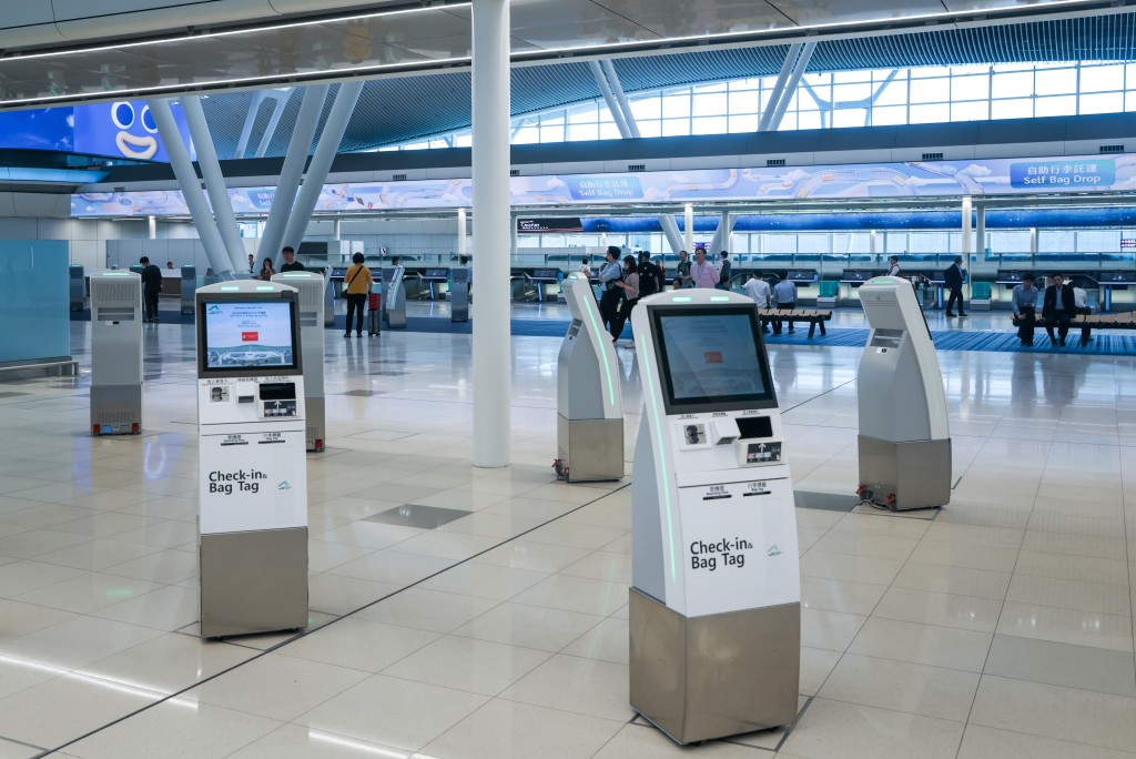 T2有全新設計的自助行李託運櫃枱智能登記櫃枱，讓離港旅客45秒內完成流程。
