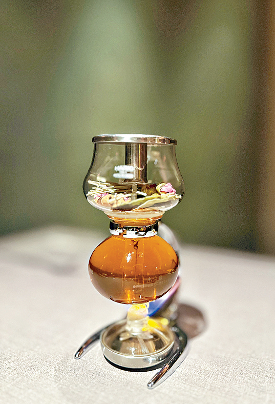 多款茶具皆精緻優雅,處處見心思。 多款茶具皆精緻優雅,處處見心思。