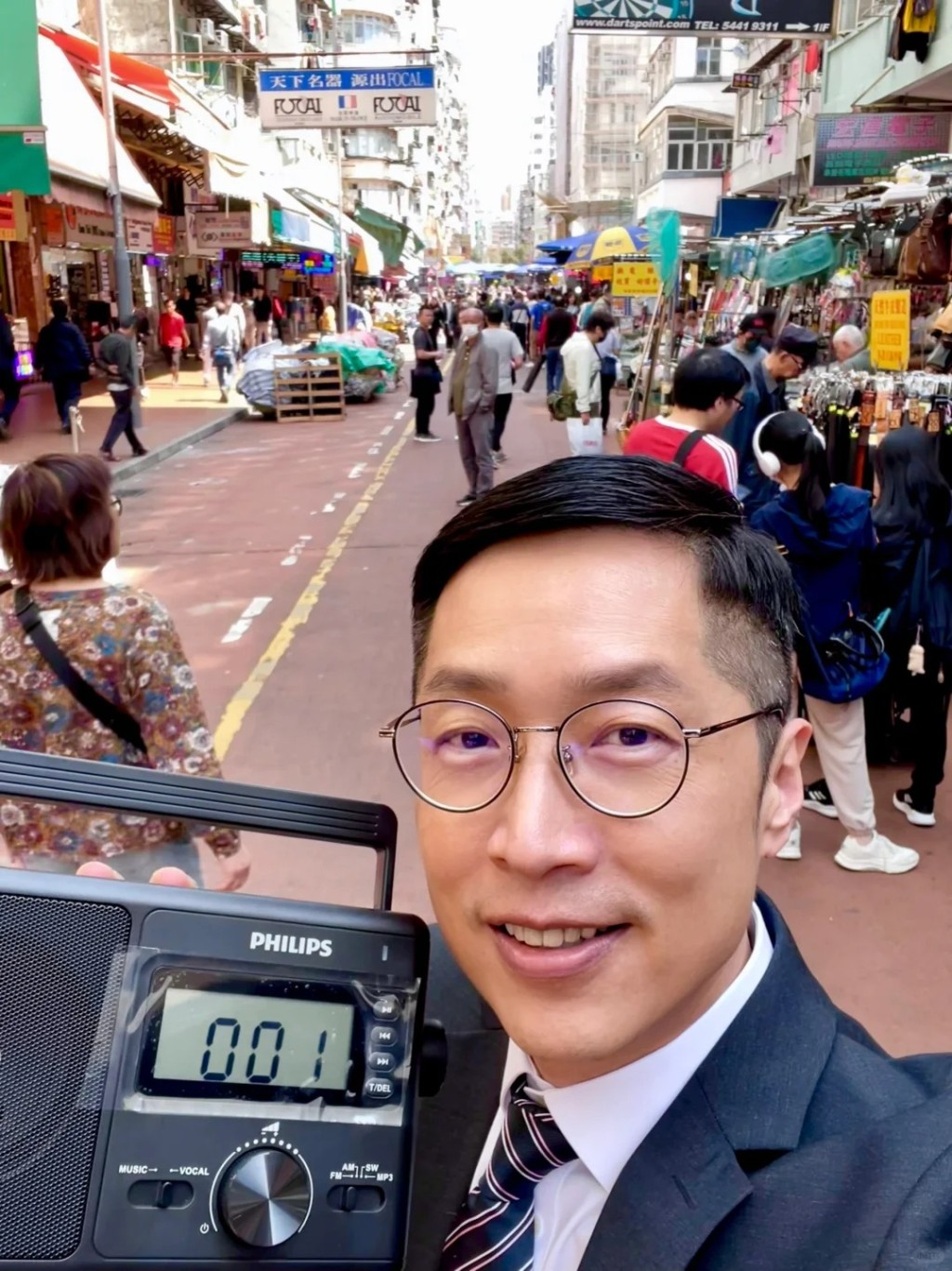 马浚伟今日（20日）在社交网以「在鸭寮街买收音机」为题发帖。