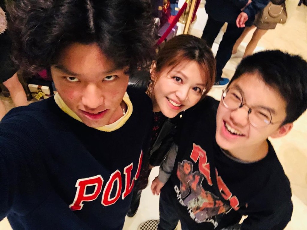 近年,康子妮亦有貼跟兩位兒子的合照,不見林曉峰。