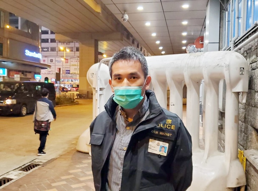 周家文指,事件起因為商場內同類型店舖因爭生意而發生爭執。