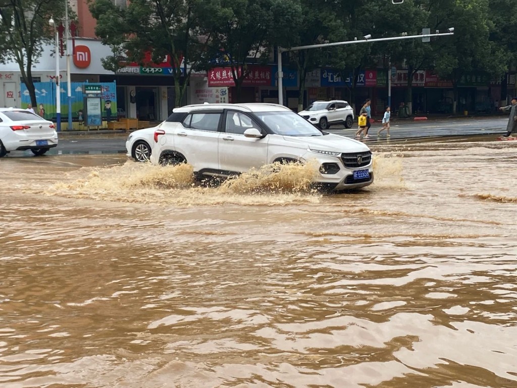 湖南平江縣早前已遭洪水淹浸。