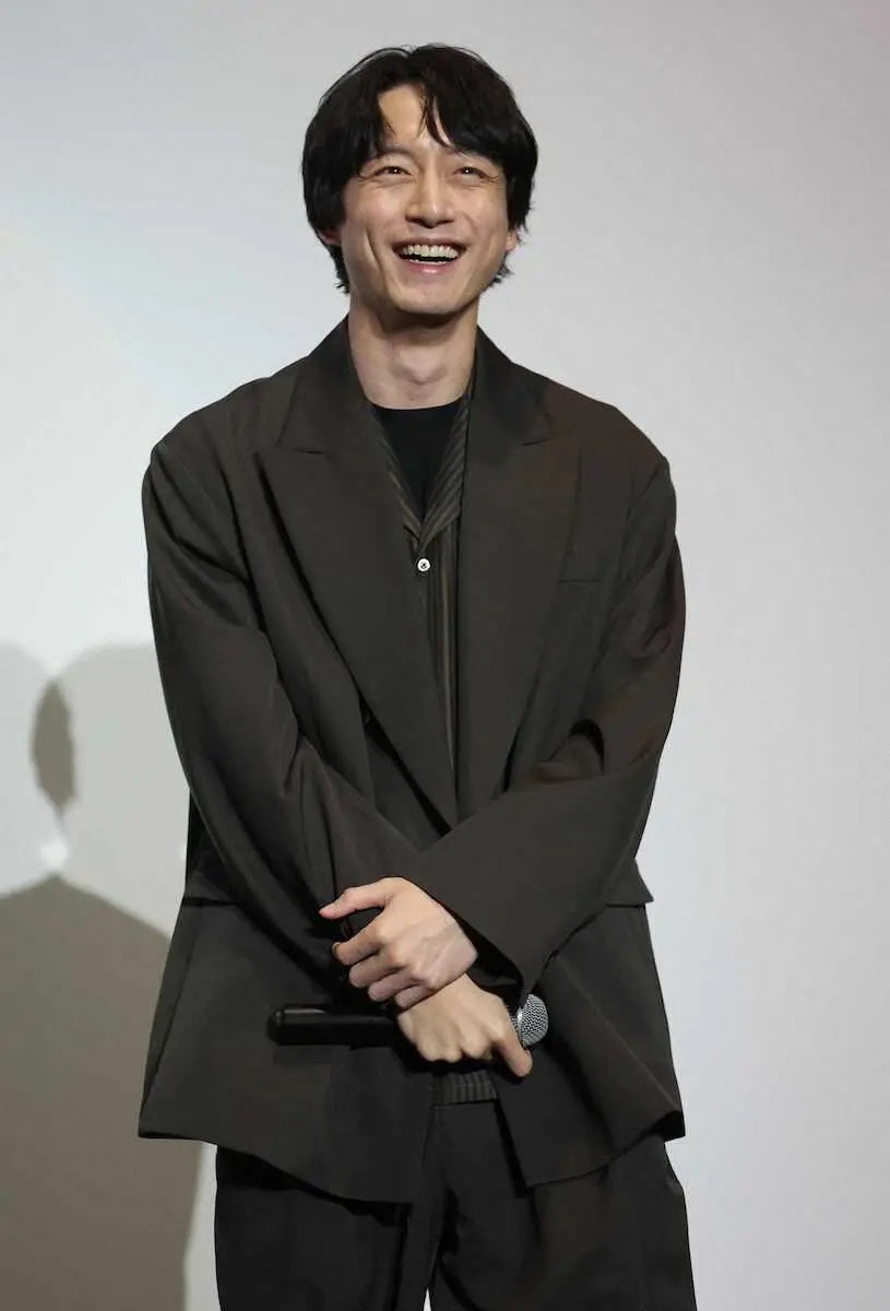 坂口健太郎被指婚後減少應酬,專注家庭生活。 坂口健太郎被指婚後減少應酬,專注家庭生活。
