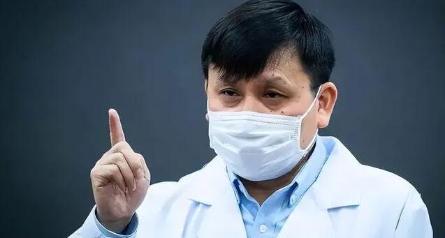 张文宏是一线抗疫专家医生。