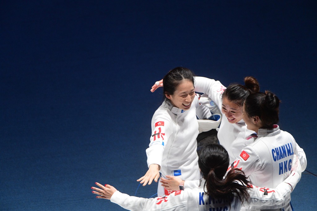 杭州亚运，香港女子重剑队于团体赛晋身决赛。陈极彰摄