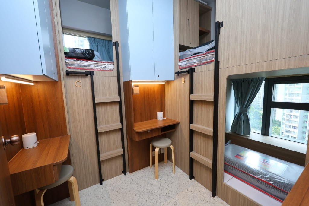 「賽馬會箕寓」是把住宿與支援服務整合為一站式的互惠共居項目。 「賽馬會箕寓」是把住宿與支援服務整合為一站式的互惠共居項目。