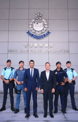 警務處長周一鳴(圖右三)探班。