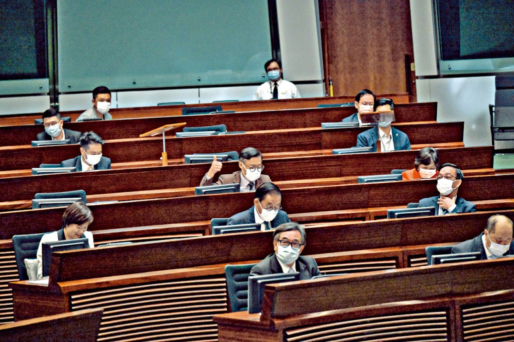 ■上一立法年度，立法會審議通過了四十八條法案。