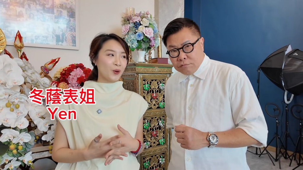 胡慧冲在YouTube上載與冬蔭表姐一同訪問泰國命理師Mor Plai的影片。 胡慧冲在YouTube上載與冬蔭表姐一同訪問泰國命理師Mor Plai的影片。