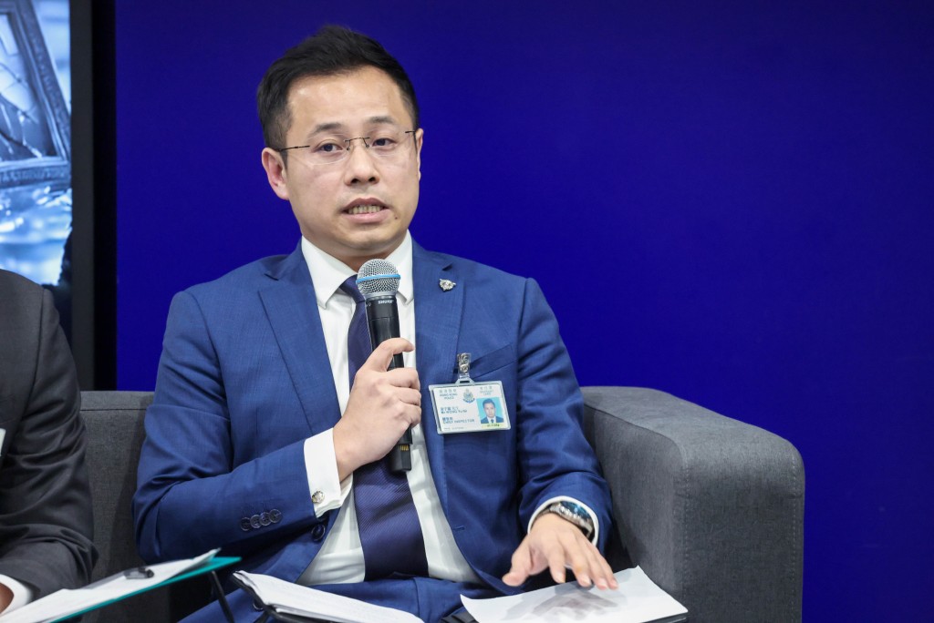 有組織罪案及三合會調查科總督察黃宇徽指出,近年外圍賭博呈現數碼化趨勢。 有組織罪案及三合會調查科總督察黃宇徽指出,近年外圍賭博呈現數碼化趨勢。