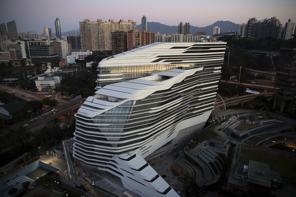 香港理工大學賽馬會創新樓是十五層高的城市塔樓。