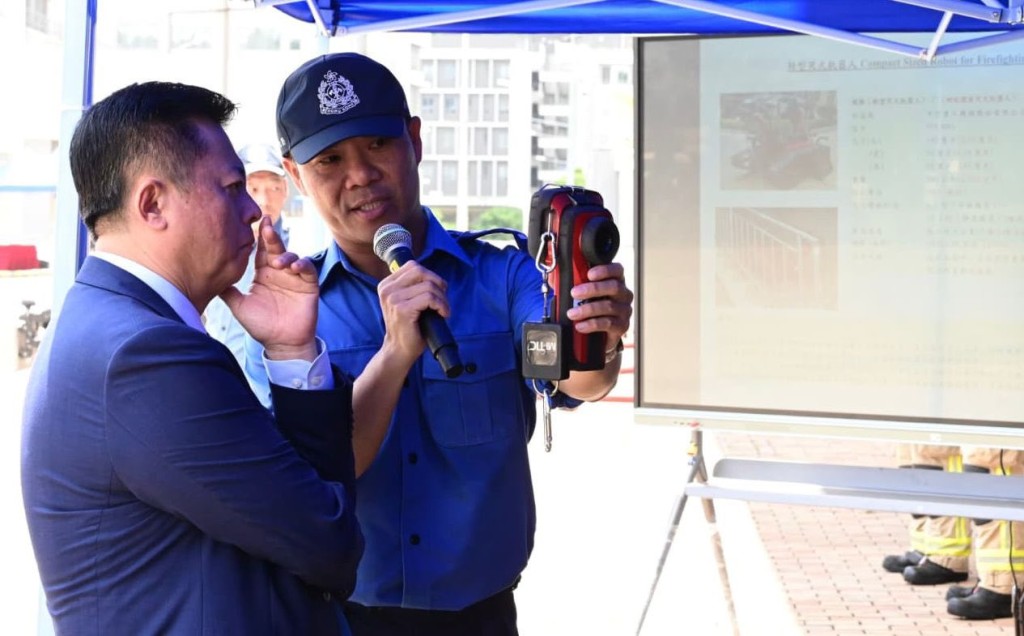 代表團參觀消防及救護學院，並視察消防處專隊演練和先進救援裝備展示。消防處FB圖片