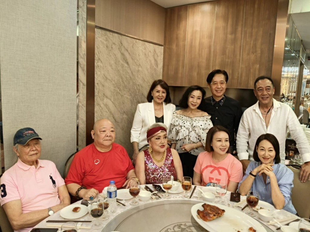 日前，文雪儿、惠英红、邵音音同陈观泰的「邵氏之友」，出席楚湘云庆生饭局。