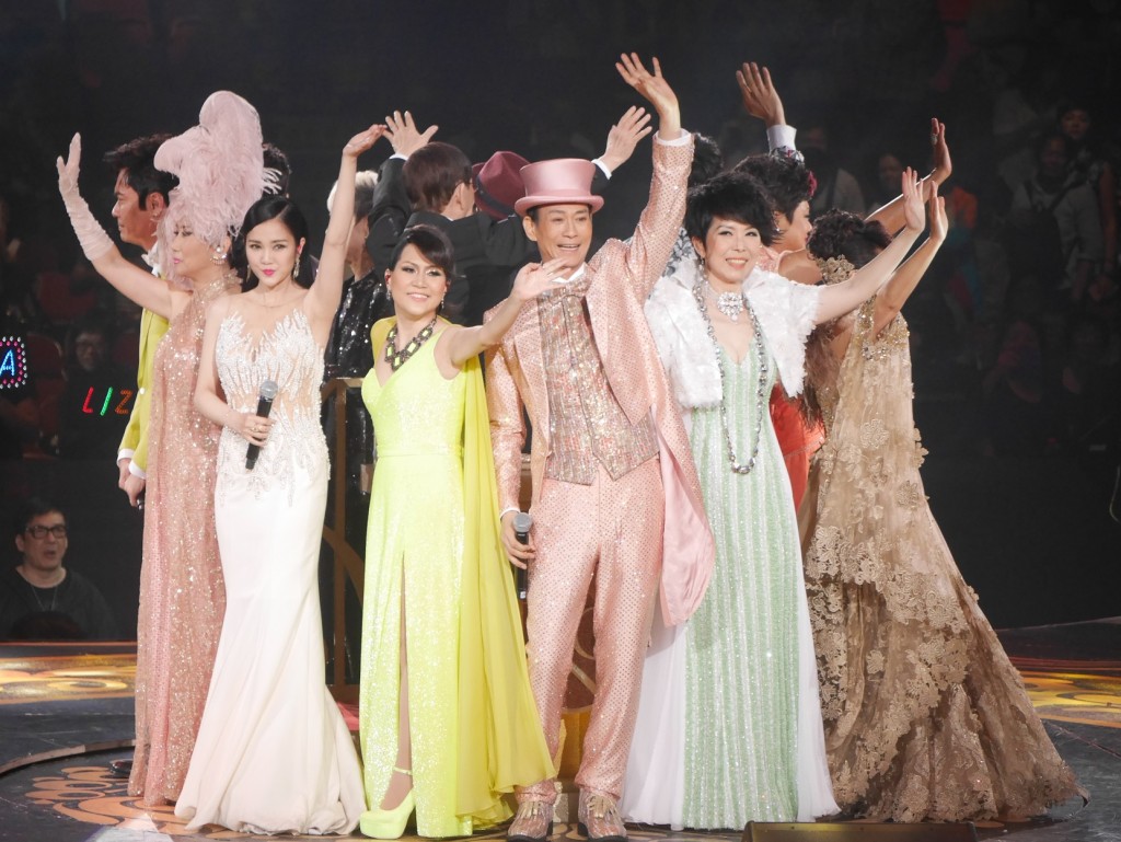 顾嘉辉2015年举办荣休演唱会，多位歌手演出。