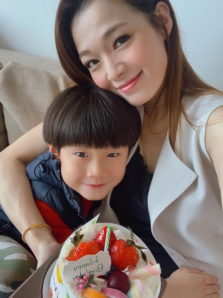 呂慧儀懷疑囝囝是否有鍾情的女同學同坐校車。