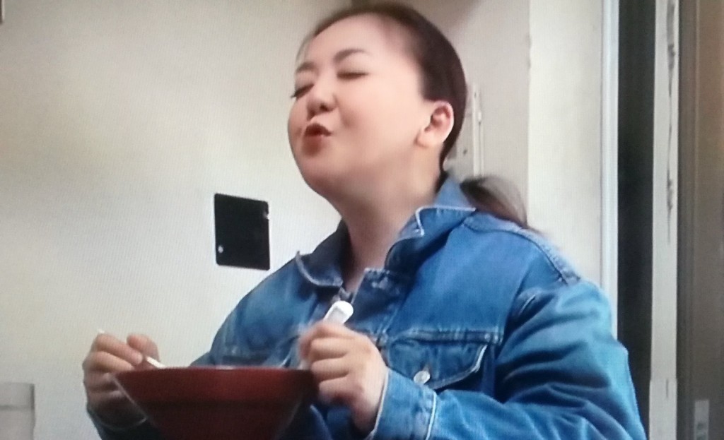 華原接受減肥挑戰，但仍狂吃拉麵。