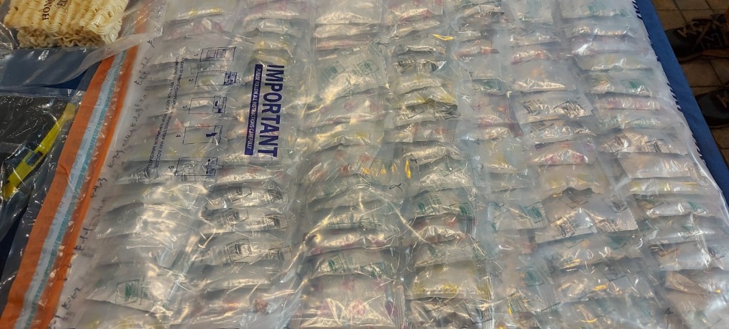 即食麵調味粉藏1.9公斤海洛因。
