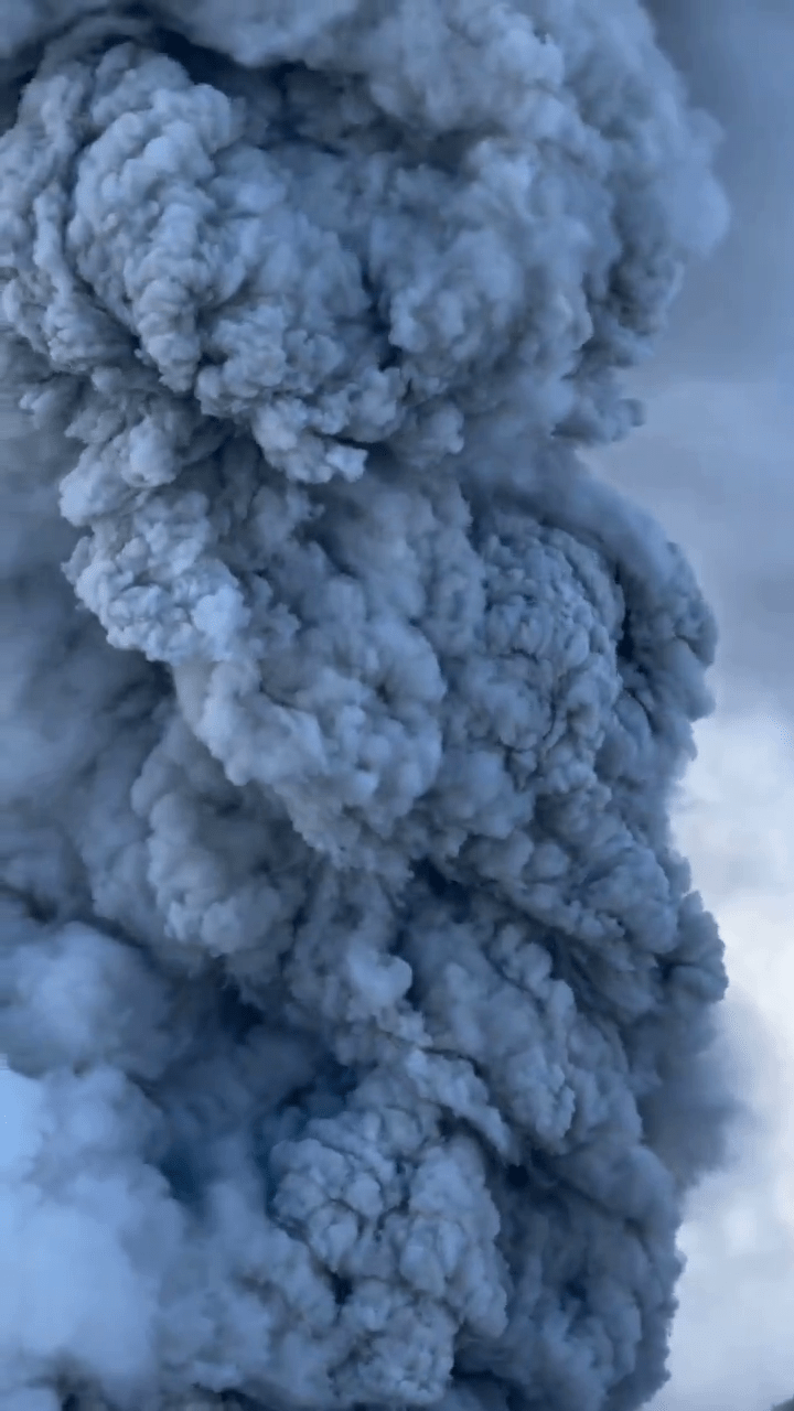 俄羅斯火山600年首爆發,灰柱噴6000米高。X@WeatherMonitors 俄羅斯火山600年首爆發,灰柱噴6000米高。X@WeatherMonitors