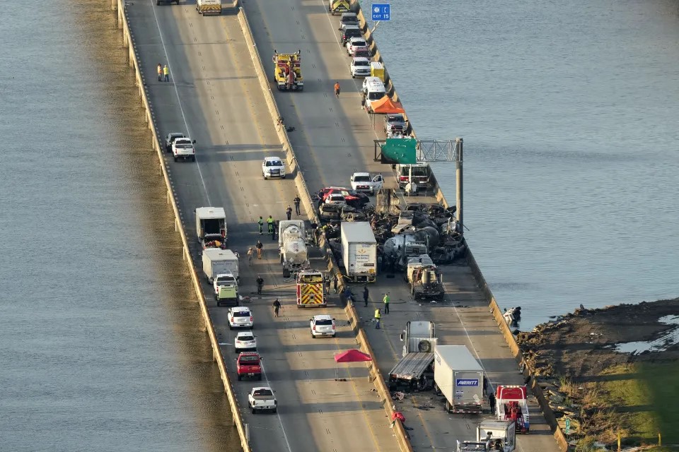 158輛車連環相撞令多處路段需要封閉。美聯社