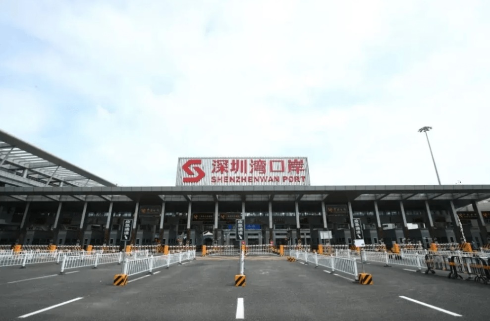 深圳灣口岸人流較多。資料圖片