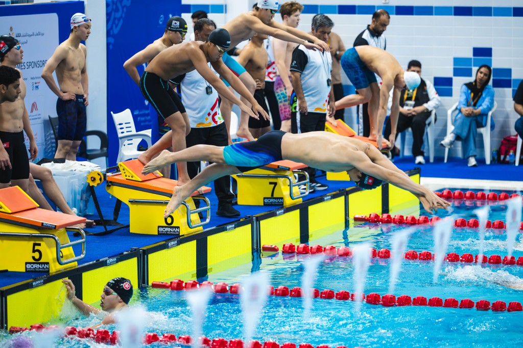 余子龍、徐奕祺、劉建希和王一舜組成的港男子隊，合力取得男子4x100米混合泳接力金牌。港協暨奧委會圖片