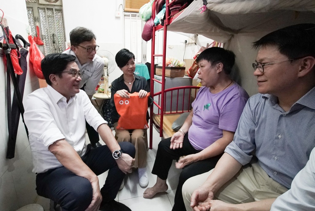 梁文廣指特首和司局長都有親身了解劏房環境。 梁文廣指特首和司局長都有親身了解劏房環境。