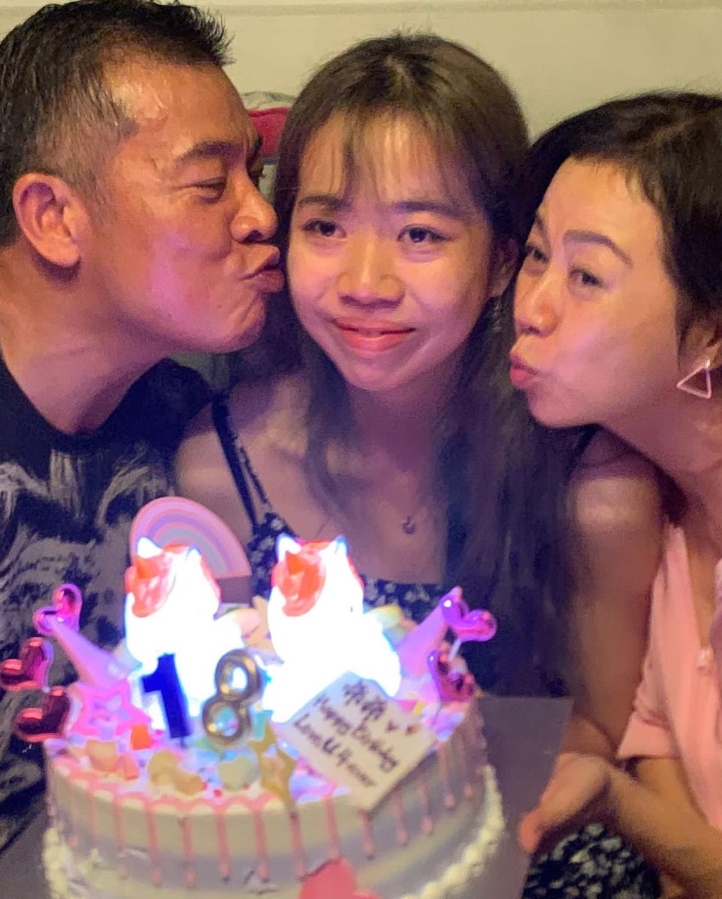 慶祝女兒18歲生日。