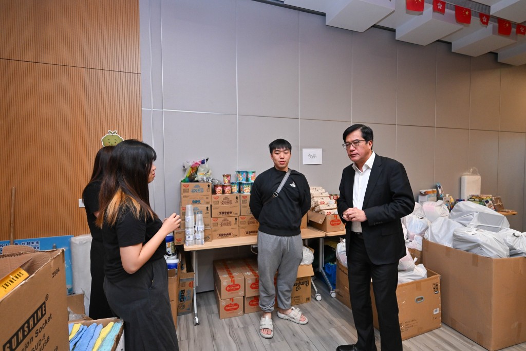 黃偉綸公布,截至今日上午,已有約1,827名受災民獲安排入住各類暫住設施。黃偉綸FB 黃偉綸公布,截至今日上午,已有約1,827名受災民獲安排入住各類暫住設施。黃偉綸FB