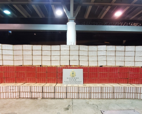 海關檢獲約930萬支私煙,市值約2600萬元。海關圖片