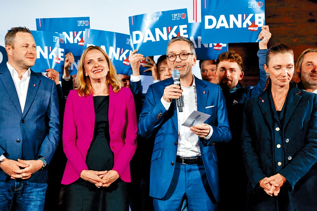 奧地利自由黨主席基克爾周日在維也納發表講話。