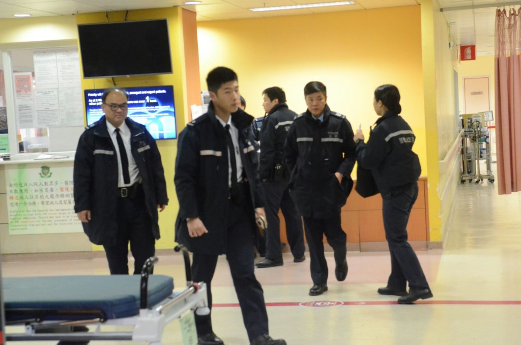 警員協助調查。蔡楚輝攝