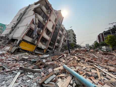 緬甸於3月28日發生7.9級地震,不少建築物倒塌。 資料圖片 緬甸於3月28日發生7.9級地震,不少建築物倒塌。 資料圖片