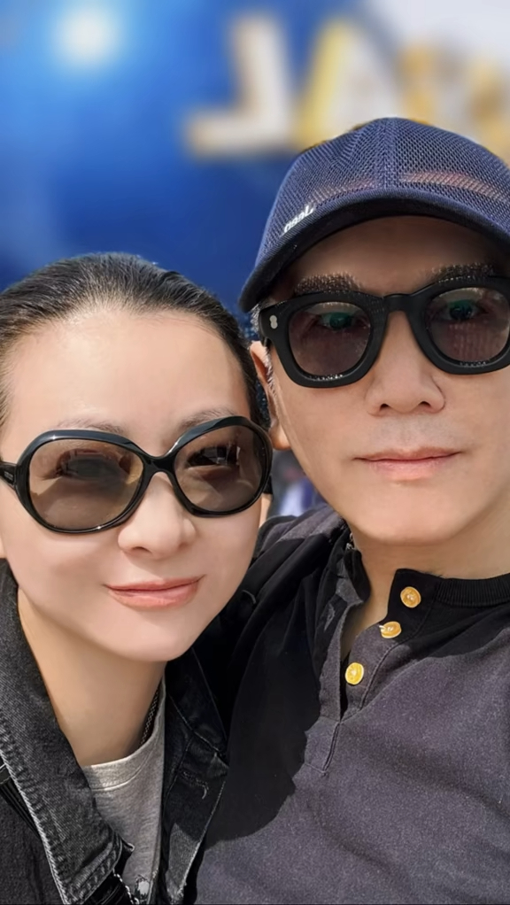 溫兆倫在抖音亦有分享與嫩妻的合照。 溫兆倫在抖音亦有分享與嫩妻的合照。