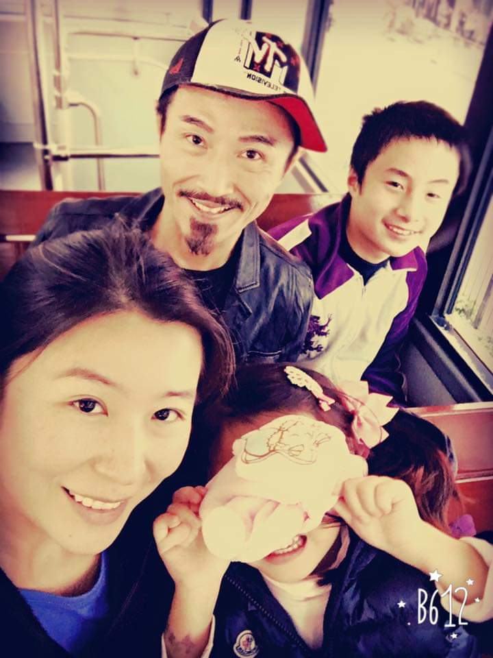 幸运感恩喺音乐界46年，周启生表示能够靠音乐养妻活儿觉得好幸运。