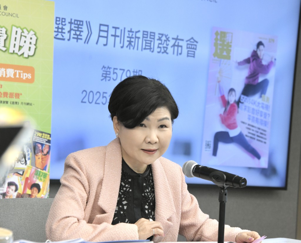 黃鳳嫺於2012年加入消委會出任總幹事。 黃鳳嫺於2012年加入消委會出任總幹事。