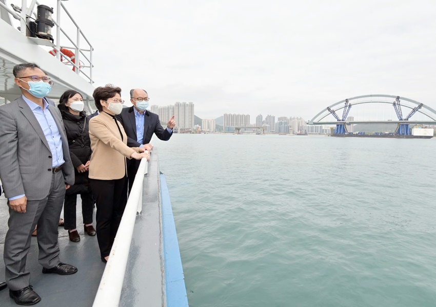 組件於今日在海上進行安裝。