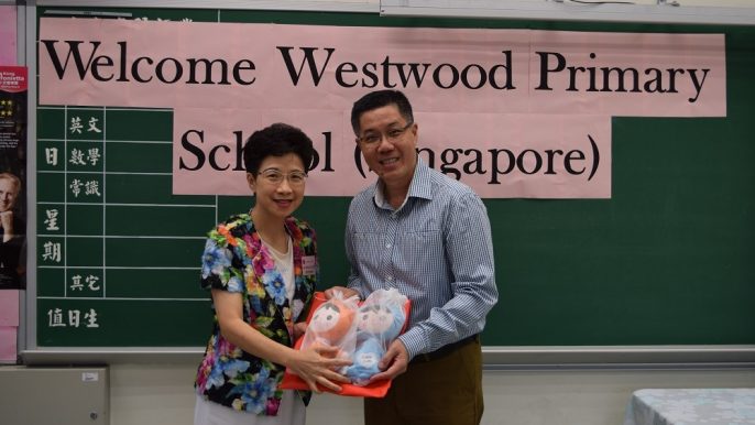 浸信會呂明才小學黃潔蓮校長(左)積極推動校園進行綠化。 網上圖片