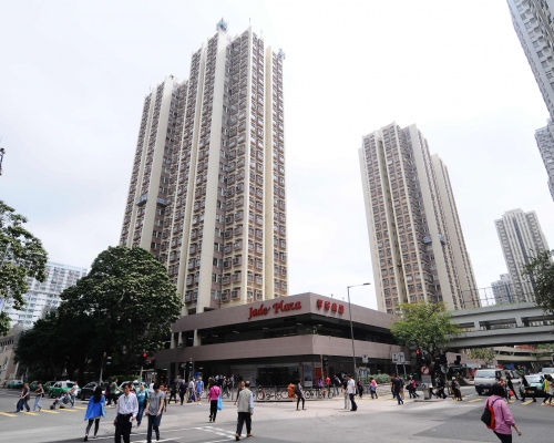 大埔翠屏花園中層每呎1.56萬沽。