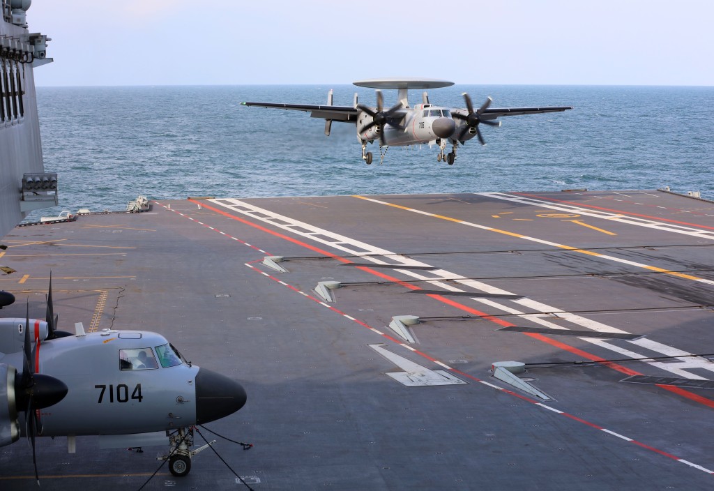 空警-600艦載預警機。新華社