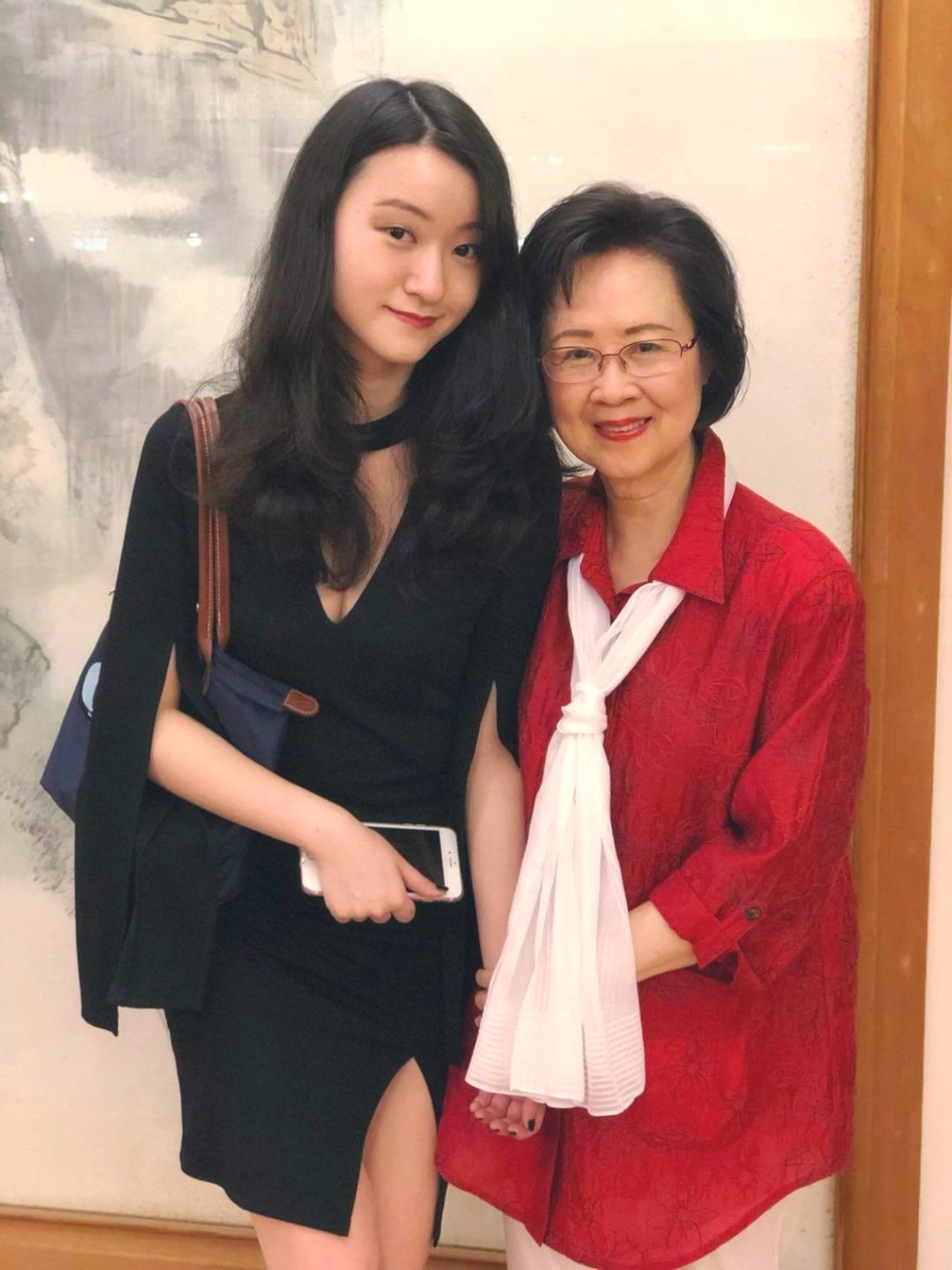 琼瑶的孙女陈可嘉是一名艺术家。 
