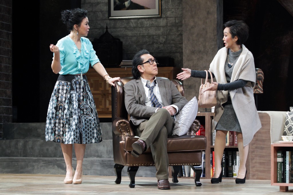 苏玉华、甄咏蓓（右）和黄秋生（中）曾合作舞台剧《狂揪夫妻》二度劲揪版中。